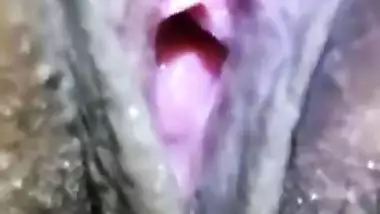 Before sex curious man takes closer look on XXX pussy of Desi wife