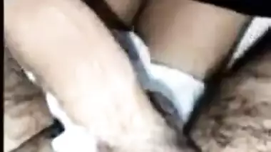 Hot Punjabi Desi XXX housewife giving blowjob to her house owner MMS