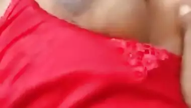 Sexy Indian XXX bitch gets her shaved pussy fucked hard MMS