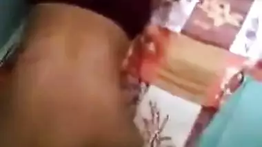 Young man tries to catch Indian sex woman in the nude to film a XXX movie
