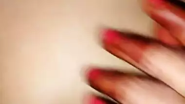 Newly married bhabhi pussy fingered by husband