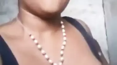 SuperHorny Tamil Girl Showing And Masturbating With Carrot