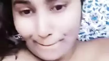 Perky Indian girl isn't shy about showing sexy XXX parts on camera