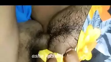 Aspiring Desi porn actress invites people to check out her XXX video