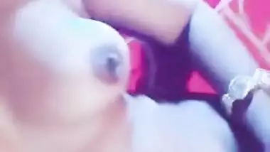 Married Indian girl shows tits but the video isn't for husband