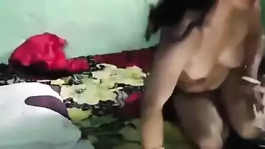 Desi daughtrinlw waiting FIl to fingr