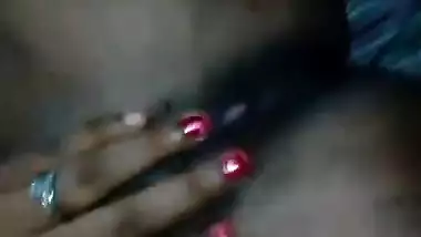 Chubby Bihari housewife showing her pussy