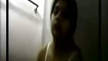 Indian Aunty on Cam Chat Removing Saree Jacket and Bra Showing Shaggy Boobs