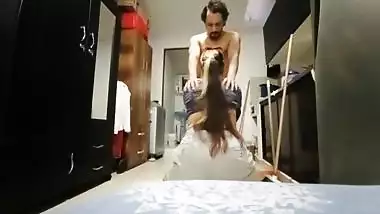 INCREÍBLE! mi tía entró a la casa cuando estaba haciendo aseo desnudo y cayó en la trampa. Lo que ella no sabía es que la estaba grabando