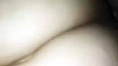 Husband is out but friend fingers muff of Desi MILF to XXX orgasm